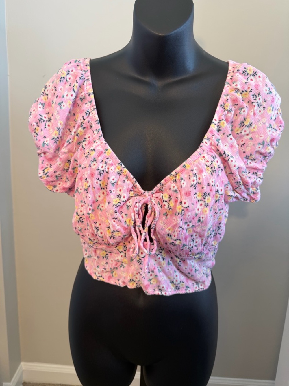 Women's Pink Floral Key hole with Tie Crop Top